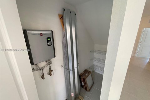 Townhouse in Miami, Florida 3 bedrooms, 122.63 sq.m. № 2042987 - photo 20