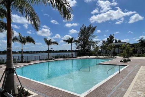 Townhouse in Miami, Florida 3 bedrooms, 122.63 sq.m. № 2042987 - photo 23