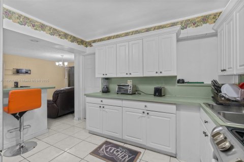 Villa ou maison à louer à Miami Gardens, Floride: 3 chambres, 196.95 m2 № 1946847 - photo 11