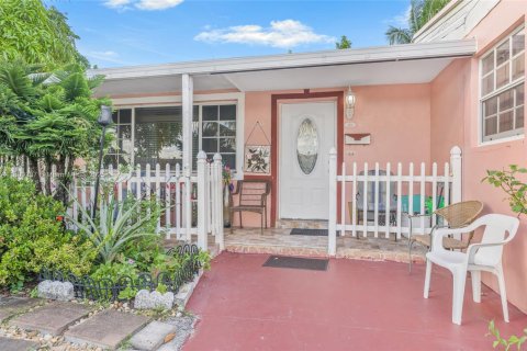 Villa ou maison à louer à Miami Gardens, Floride: 3 chambres, 196.95 m2 № 1946847 - photo 2