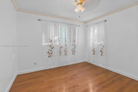 Villa ou maison à louer à Miami Gardens, Floride: 3 chambres, 196.95 m2 № 1946847 - photo 12