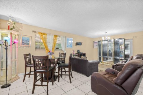 Villa ou maison à louer à Miami Gardens, Floride: 3 chambres, 196.95 m2 № 1946847 - photo 6