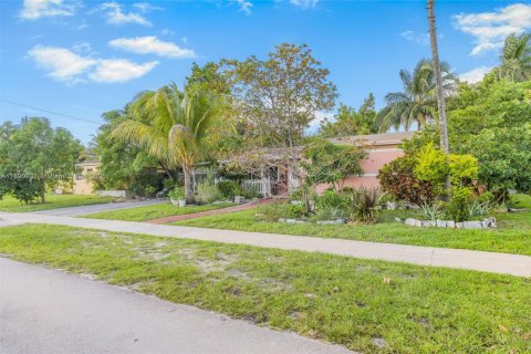 Villa ou maison à louer à Miami Gardens, Floride: 3 chambres, 196.95 m2 № 1946847 - photo 5