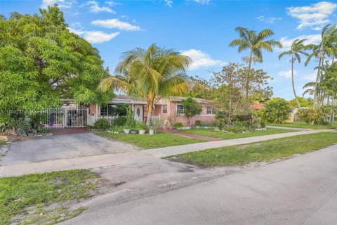 Villa ou maison à louer à Miami Gardens, Floride: 3 chambres, 196.95 m2 № 1946847 - photo 4