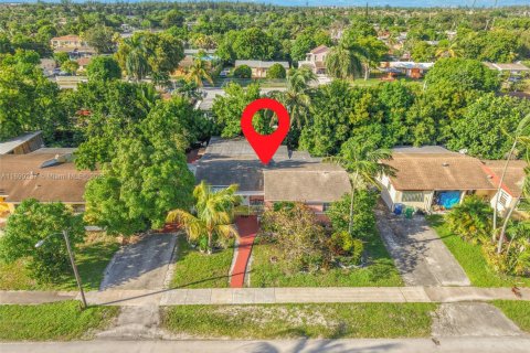 Villa ou maison à louer à Miami Gardens, Floride: 3 chambres, 196.95 m2 № 1946847 - photo 19