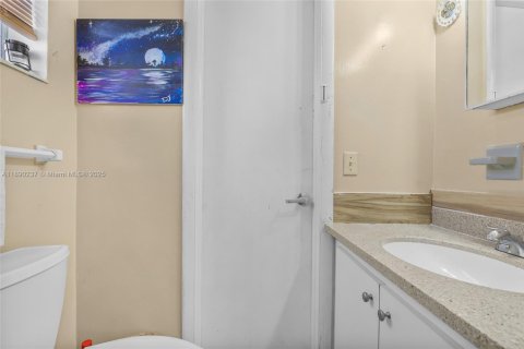 Villa ou maison à louer à Miami Gardens, Floride: 3 chambres, 196.95 m2 № 1946847 - photo 16