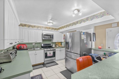 Villa ou maison à louer à Miami Gardens, Floride: 3 chambres, 196.95 m2 № 1946847 - photo 10