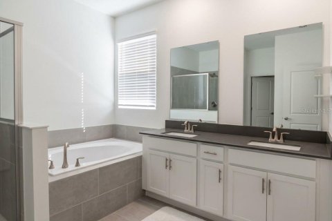 Villa ou maison à louer à Kissimmee, Floride: 4 chambres, 204.38 m2 № 2429053 - photo 10