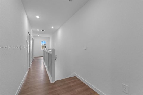 Townhouse in Miami, Florida 4 bedrooms, 206.06 sq.m. № 1921727 - photo 9