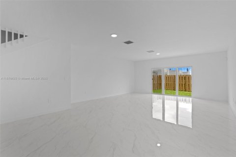 Townhouse in Miami, Florida 4 bedrooms, 206.06 sq.m. № 1921727 - photo 15