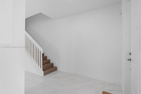 Townhouse in Miami, Florida 4 bedrooms, 206.06 sq.m. № 1921727 - photo 13