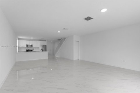 Townhouse in Miami, Florida 4 bedrooms, 206.06 sq.m. № 1921727 - photo 14