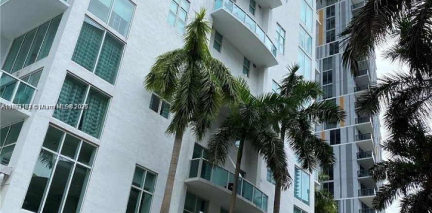 Condominio en Miami, Florida, 2 dormitorios № 1945086