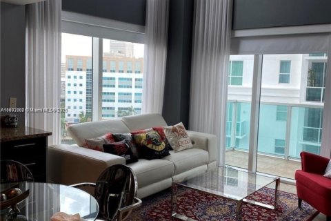 Condominio en alquiler en Miami, Florida, 2 dormitorios, 117.71 m2 № 1945086 - foto 3