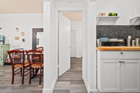 Condo in Miami Beach, Florida, 1 bedroom  № 1482593 - photo 5