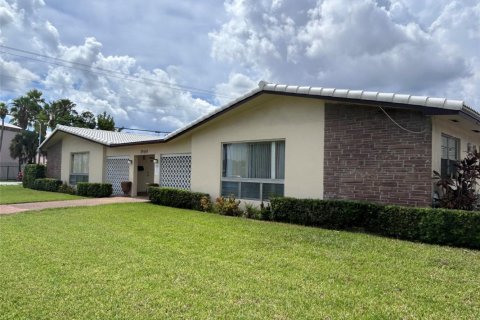 Apartamento en alquiler en Hollywood, Florida, 1 dormitorio № 1224620 - foto 1