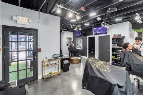 Commercial property in Miami, Florida № 1947931 - photo 7