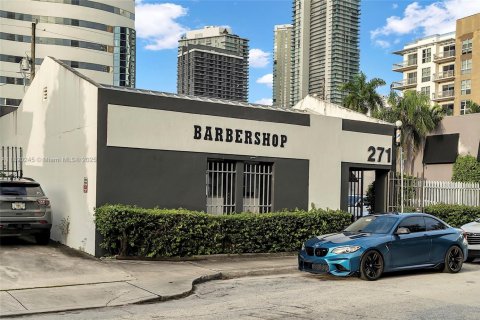 Commercial property in Miami, Florida № 1947931