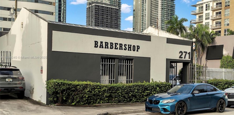 Commercial property in Miami, Florida № 1947931