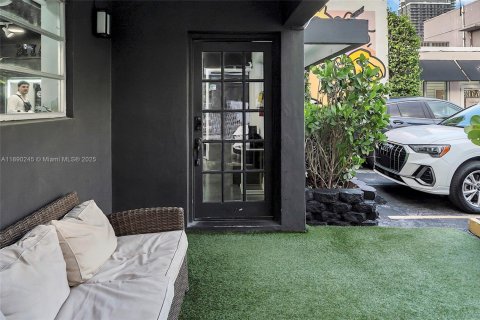 Commercial property in Miami, Florida № 1947931 - photo 3