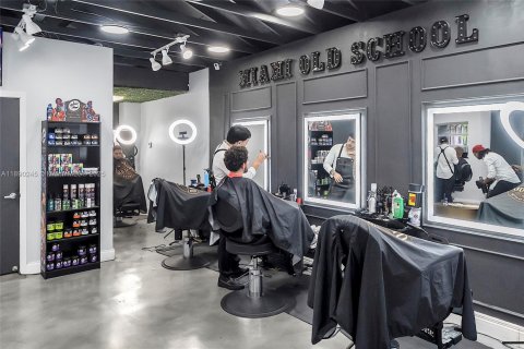 Commercial property in Miami, Florida № 1947931 - photo 5