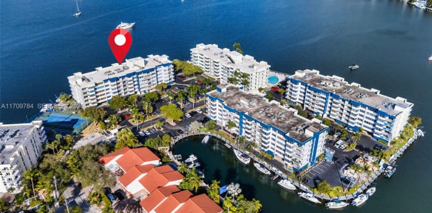 Condo à North Miami Beach, Floride, 2 chambres  № 2037817