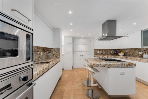Condominio en venta en Miami, Florida, 3 dormitorios, 299.8 m2 № 2154824 - foto 16