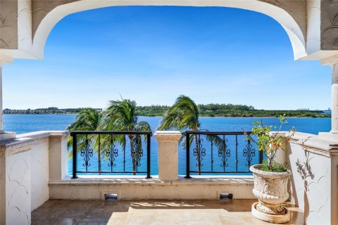 Condominio en venta en Miami, Florida, 3 dormitorios, 299.8 m2 № 2154824 - foto 8