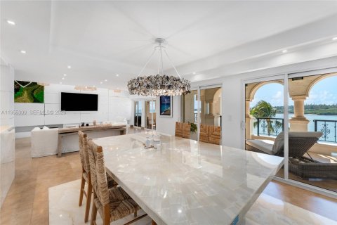 Condominio en venta en Miami, Florida, 3 dormitorios, 299.8 m2 № 2154824 - foto 14