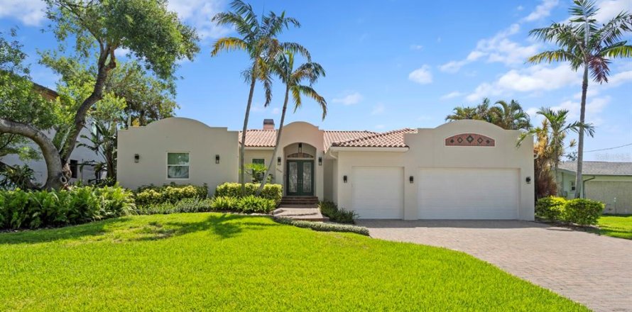 Villa ou maison à Saint Petersburg, Floride 3 chambres, 220.74 m2 № 1836995