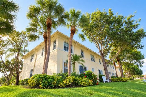 Townhouse in Miramar, Florida 4 bedrooms, 168.62 sq.m. № 2399662 - photo 14