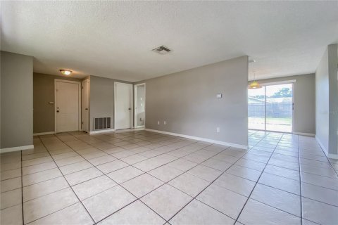 Villa ou maison à louer à New Port Richey, Floride: 3 chambres, 118.91 m2 № 1854290 - photo 4