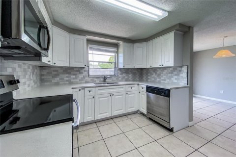 Villa ou maison à louer à New Port Richey, Floride: 3 chambres, 118.91 m2 № 1854290 - photo 6