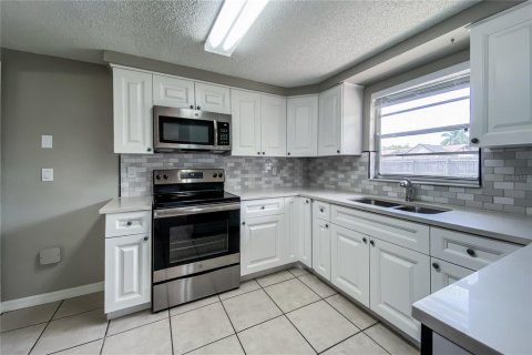 Villa ou maison à louer à New Port Richey, Floride: 3 chambres, 118.91 m2 № 1854290 - photo 7