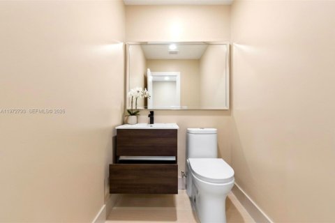 House in Margate, Florida 4 bedrooms, 217.95 sq.m. № 2042314 - photo 8