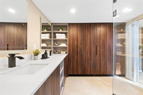 House in Margate, Florida 4 bedrooms, 217.95 sq.m. № 2042314 - photo 26