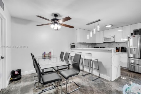 Townhouse in Davie, Florida 3 bedrooms, 153.66 sq.m. № 1991647 - photo 5