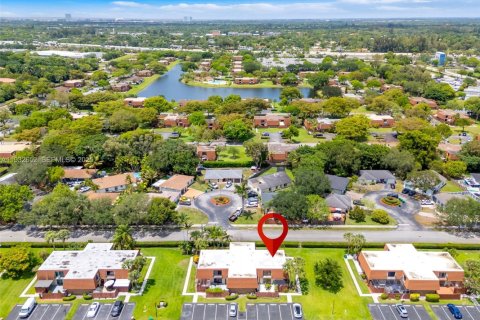 Townhouse in Davie, Florida 3 bedrooms, 153.66 sq.m. № 1991647 - photo 22