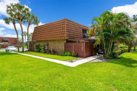 Townhouse in Davie, Florida 3 bedrooms, 153.66 sq.m. № 1991647 - photo 1