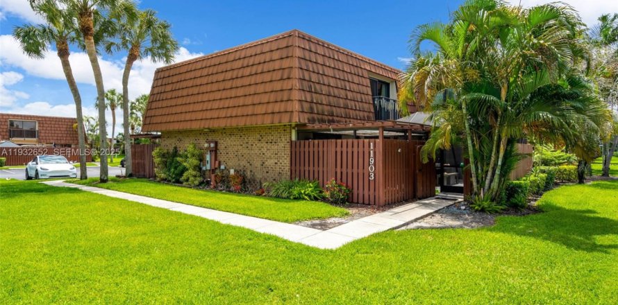 Townhouse in Davie, Florida 3 bedrooms, 153.66 sq.m. № 1991647