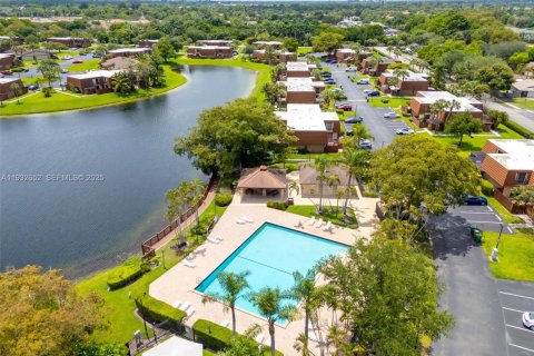 Townhouse in Davie, Florida 3 bedrooms, 153.66 sq.m. № 1991647 - photo 25