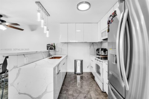 Townhouse in Davie, Florida 3 bedrooms, 153.66 sq.m. № 1991647 - photo 8