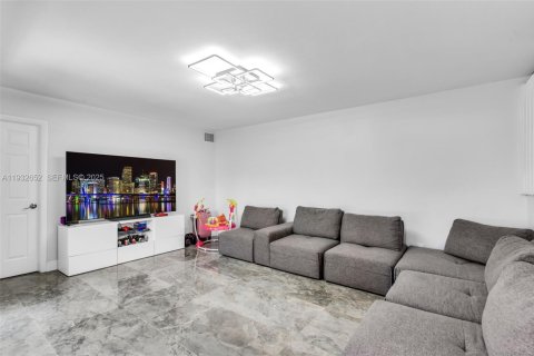 Townhouse in Davie, Florida 3 bedrooms, 153.66 sq.m. № 1991647 - photo 3