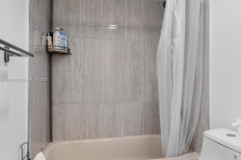 Townhouse in Davie, Florida 3 bedrooms, 153.66 sq.m. № 1991647 - photo 14