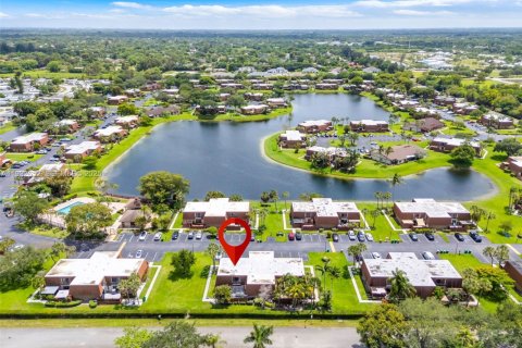 Townhouse in Davie, Florida 3 bedrooms, 153.66 sq.m. № 1991647 - photo 23