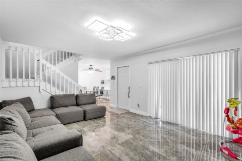 Townhouse in Davie, Florida 3 bedrooms, 153.66 sq.m. № 1991647 - photo 4