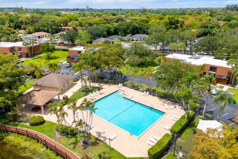 Townhouse in Davie, Florida 3 bedrooms, 153.66 sq.m. № 1991647 - photo 24