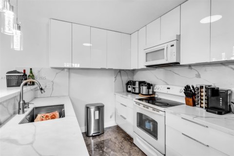 Townhouse in Davie, Florida 3 bedrooms, 153.66 sq.m. № 1991647 - photo 9