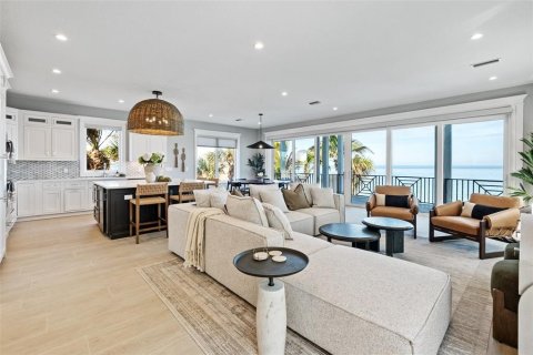 House in Anna Maria, Florida 7 bedrooms, 338.63 sq.m. № 1829314 - photo 9