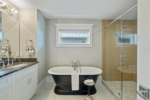 House in Anna Maria, Florida 7 bedrooms, 338.63 sq.m. № 1829314 - photo 16